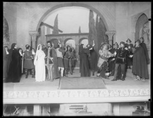 Fra Opera Comiques oppsetning Trubaduren, premiere 20. januar 1920. Foto: Narve Skarpmoen/Nasjonalbiblioteket (1920).