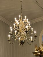 Lysekrone i Oppegård kirke. Foto: Siri Iversen, 2026