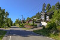 Parti fra de siste bakkene opp til møtet med Langhusveien. Foto: Leif-Harald Ruud (2022)