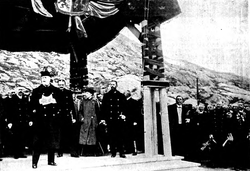 Kong Oscar II foretar den offisielle åpningen 14. juni 1903.