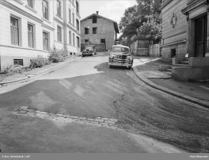 Oscars gate sidegate.jpg