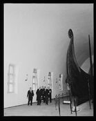 Ved åpningen av Osebergsamlingen. 12.4.1957. Foto: Jac Brun/Najonalbiblioteket.