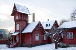 Vækerø politistasjon, Drammensveien 225, laftet nasjonalromantisk stil (1890-1892) Foto: Roy Olsen (2014).