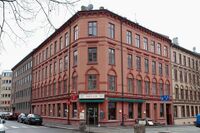 Nr. 17 med «Hjørnet» bydelskro. Foto: Roy Olsen (2008).