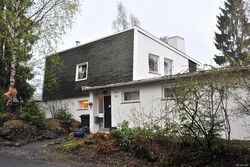 Husebybakken 33 (1953). Foto: Roy Olsen (2015).