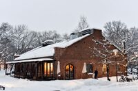 Nr. 25, tidligere industribygg. Pizzarestauranten Villa Paradiso Lilleborg fra 20. mars 2020. Foto: Roy Olsen (2018).