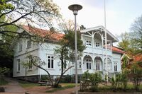 Nr. 4, gammelt våningshus. Foto: Roy Olsen (2015).