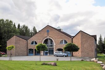 Oslo, Ravnkollbakken 76, Romsås kirke.jpg