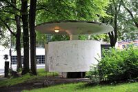 Pissoar i funkisstil i Sporveisgata nedenfor Fagerborg kirke. Foto: Roy Olsen (2015).