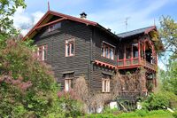 Nr. 41, «Haugen», tømmervilla i sveitserstil oppført i1898 etter tegninger av arkitekt Henrik Bull. Foto: Roy Olsen (2015).  