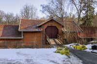 Driftsbygningen på Øvre Ljan. Foto: Leif-Harald Ruud (2024).