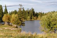 Øvresetertjern gjennomstrømmes av Styggedalsbekken. Foto: Leif-Harald Ruud (2003).