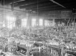 Fra produksjonshall i fabrikken. Foto: Anders Beer Wilse/Norsk Teknisk Museum