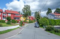 En stor del av OBOS' bebyggelse fra femtitallet er småhus, som her i Eftasåsen på Oppsal. Foto: Leif-Harald Ruud (2016).