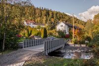 Villabebyggelse på Ljanselvas nordre bredd. Foto: Leif-Harald Ruud (2019).