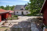 Deler av tunet på Ljabru hovedgård. Foto: Leif-Harald Ruud (2018).