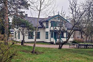 Oslo Nedre Fossum gård 250416.jpg