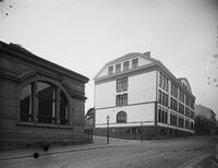 Skolebygningen i Niels Juels gate, mellom 1899 og 1910. Foto: Marthinius Skøien