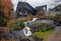 Like sør for Snøggveien danner Grønliåsbekken en foss som iblant kan være nokså spektakulær. Foto: Leif-Harald Ruud (2020).