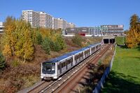 Parti fra Furusetbanen med høyblokkene på Tveita i bakgrunnen. Foto: Leif-Harald Ruud (2022).