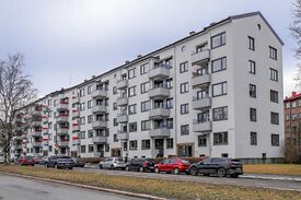 En av blokkene i Uelands gate 69-77, Voldsløkka borettslag (OBOS) (1948-50). Foto: Leif-Harald Ruud (2025).