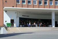 På Sinsen er en tidligere bensinstasjon konvertert til serveringssted. Foto: Leif-Harald Ruud (2020).