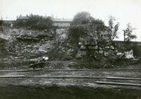 Under arkeologisk utgravning. Foto: Narve Skarpmoen (1917).