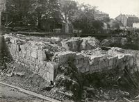 Under arkeologisk utgravning. Foto: Ukjent / Riksantikvaren (1919).