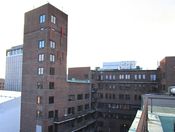 Hovedbrannstasjonen sett fra bakgården. Foto: Stig Rune Pedersen (2018)