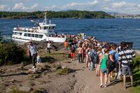 Oslo IX utveksler passasjerer på Gressholmen sommeren 2011. Ti år senere var Boreal Sjø AS i ferd med å fase inn en ny flåte med elektrisk drivlinje. Foto: Leif-Harald Ruud
