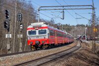 Et av Vys lokaltog like sør for Hauketo. Vy og Ruter benytter samme takstsystem innenfor Ruters område. Foto: Leif-Harald Ruud (2023).
