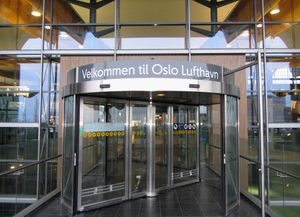 Oslo lufthavn inngang januar 2014.jpg