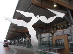 Oslo lufthavn januar 2014 skulptur.jpg