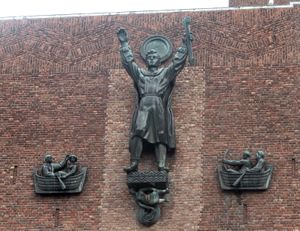 Oslo rådhus St. Hallvard statue Nic Schiøll.jpg