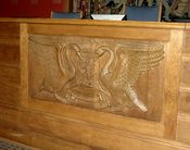 Relieff, ordførerpodiet i bystyresalen i Oslo rådhus. Foto: Stig Rune Pedersen