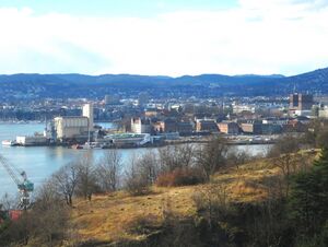 Oslo sett fra Ekebergskråningen april 2013.jpg