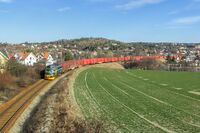 Et godstog passerer Rolvsøysund bru mellom Sarpsborg og Fredrikstad. Foto: Leif-Harald Ruud (2005).