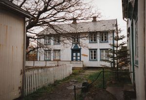 Ou1994 Moskenes Aa Hennumgaard.jpg