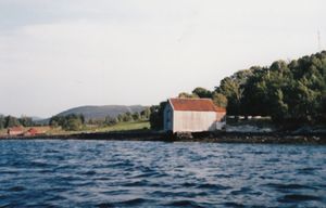 Ou1995 Bryggja i Stranda under Hals (crop).jpg