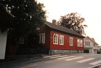 Hus i Langesund. Foto: Olve Utne, 1996.