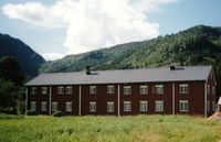 Trønderlåna og lånene i naboområda kan vera ekstremt lange. Her på Ålvundeid på Nordmøre. Foto: Olve Utne (1996).