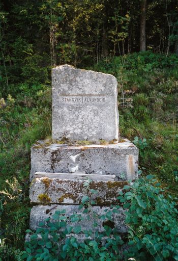 Ou1996 Stangvik-Aalvundeid 3 (grensestein Stangvik-Aalvundeid komm.).jpg