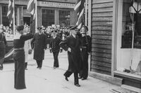 Kong Haakon på vei til middag i Folkets Hus i 1946. Ukjent fotograf/Perspektivet Museum