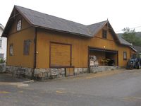 Pakkbua til Fyresdal Handelslag, bygd ny 1913, med ekspedisjon og kontor 2019. Foto: Olav Momrak-Haugan