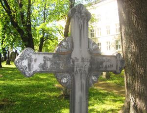 Palle Rømer Fleischer gravminne.jpg