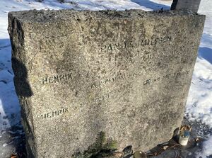 Pande-Rolfsen gravminne Haslum.jpg