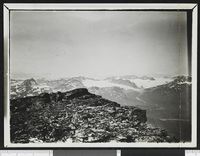 84. Panorama von Knutshulsfjeld aus nach N - no-nb digifoto 20160331 00087 bldsa NGU0204.jpg