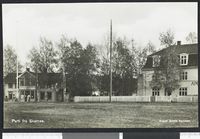 Apoteket på Skarnes på 1920-tallet. Foto: Emma Hanssen/Nasjonalbiblioteket.