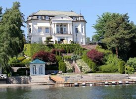 Pausvillaen idag, sett fra Langvikbukta. Foto: Tor Inge Vormedal (2012).