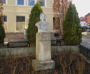 Peder Colbjørnsen bauta Halden 2013.jpg